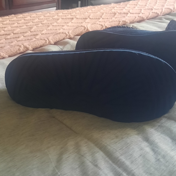 Ugg Tazman slippers, youth size 2, color navy blue, - Picture 9 of 9